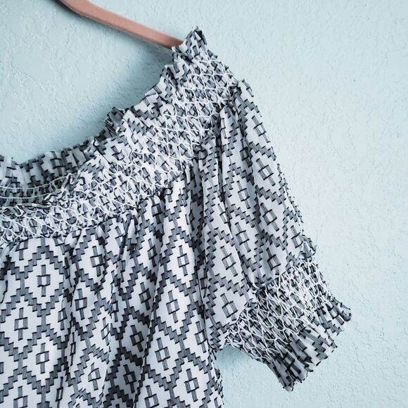 Ryegrass‎ Off The Shoulder Smocked Blouse - Picture 3 of 8